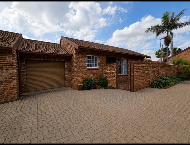 2 BEDROOM TOWNHOUSE FOR SALE IN ELARDUSPARK